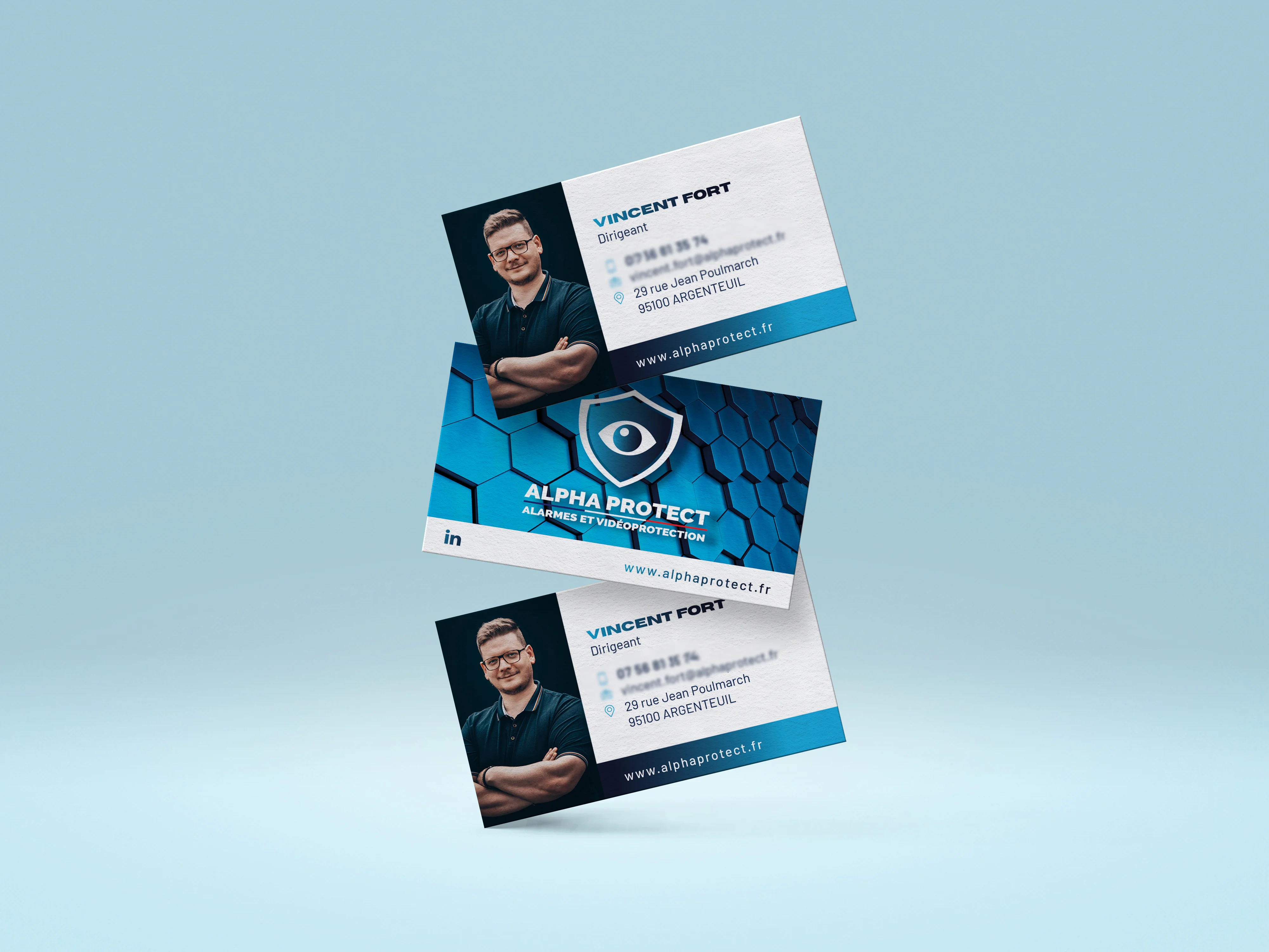 Cartes de visite professionnelles Alpha Protect à Argenteuil Visuel des cartes de visite professionnelles Alpha Protect imprimées par Komérès pour une entreprise spécialisée en alarmes et vidéoprotection à Argenteuil, dans le Val-d’Oise.