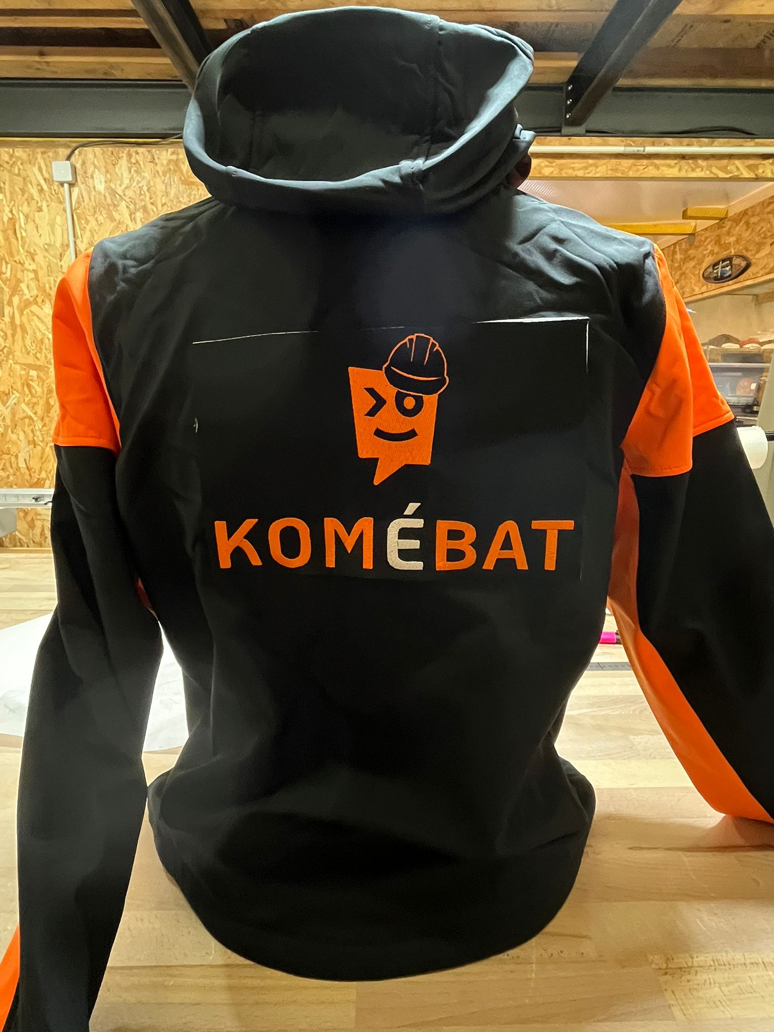 prototype broderie de veste Komébat par Komérès dans le val d'oise