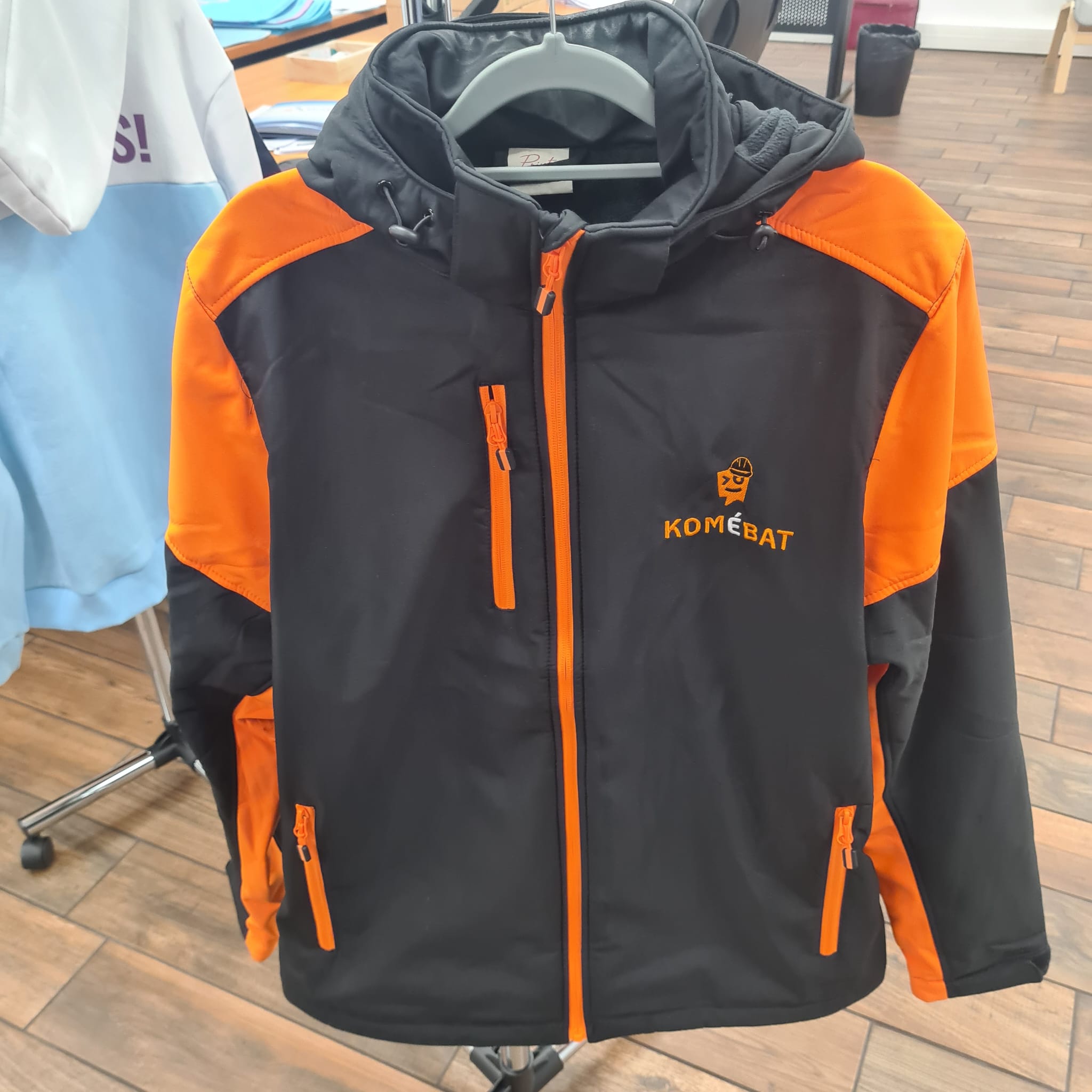 veste softshell brodée ecoresponsable pour komebat par komeres